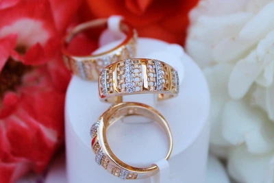 Кольцо Xuping Jewelry с родием чалма полоски и сеточка р 17 золотистое