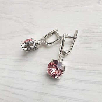 Сережки Hand Made з кристалами Сваровські ніжно-рожевого відтінку
