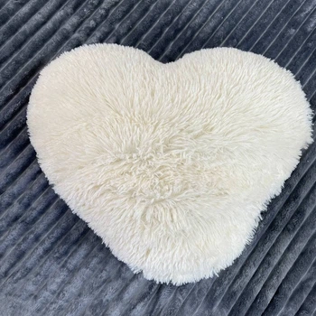 Подушка Меховая Cappone Сердце 40х45 см