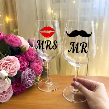 Парные бокалы для вина с надписью "Mr and Mrs"
