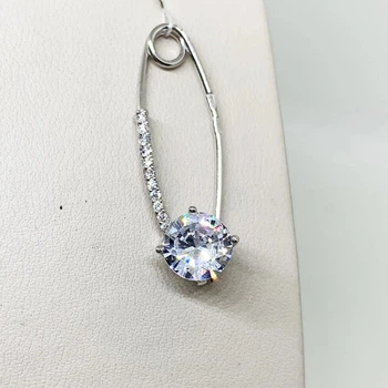 Серебряная брошка-булавка с кубическим цирконием 2,1 г