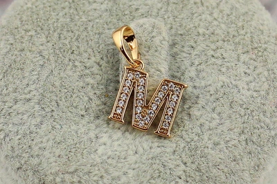 Кулон Xuping Jewelry буква М длина 1,2 см золотистый