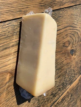 Сыр грюер швейцарский Le Gruyere АОР твердый