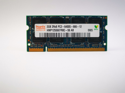 Оперативная память для ноутбука SODIMM Hynix DDR2 2Gb 800MHz PC2-6400S (HMP125S6EFR8C-S6) 6942 Б/У