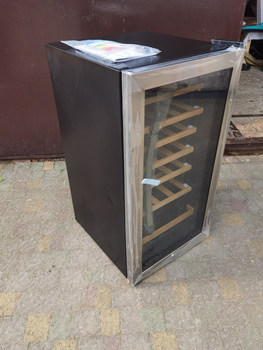 Винный шкаф Klarstein 10028491 Vivo Vino 26 88л (черный)