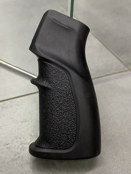 Рукоятка пистолетная прорезиненная для AR15 DLG TACTICAL (DLG-106), цвет Черный, с отсеком для батареек