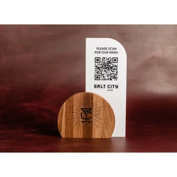 QR меню акриловое с деревяной стойкой