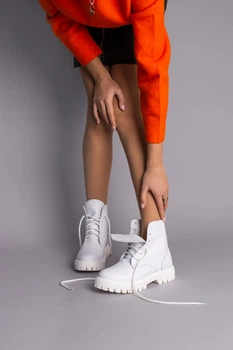 Женские демисезонные ботинки ShoesBand Белые натуральные кожаные на высокой подошве на узкую ногу 36 (23,5 см) (S67001д)