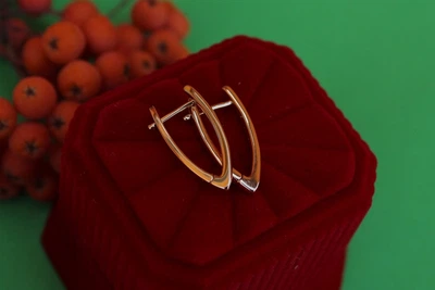 Серьги Xuping Jewelry тонкая гладкая стрела 2.5 см золотистые