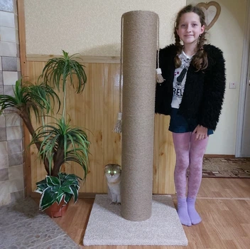 Високий товстий стовп кігтеточка для котів котів великих порід 134см бежево молочна