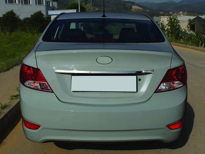 Накладка з нержавіючої сталі Carmos для Hyundai Accent 2011-2017 років.