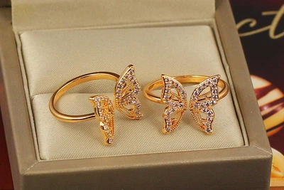 Кільце Xuping Jewelry метелик гострі крильця з фіанітів розсувне р 18 золотисте