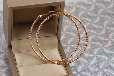 Серьги кольца Хuping Jewelry крученый жгут 5.5 см золотистые