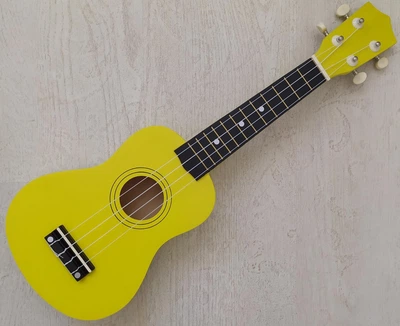 Укулеле HM Soprano Yellow 21" + медиатор, дополнительная струна