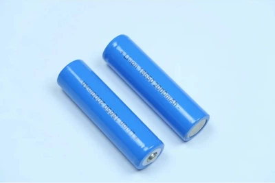 Акумулятор Б плюс 2000mAh 3.7 V літій іонний акумулятори 18650