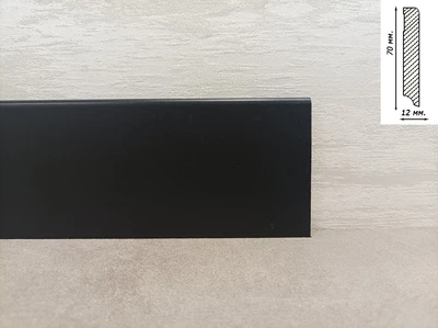 Плинтус Luciano к LVT/SPC 2400x70x12 Черный 041/N70Q12/1