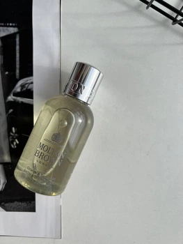 Гель для душу з бергамотом та апельсином molton brown orange & bergamot bath & shower gel
