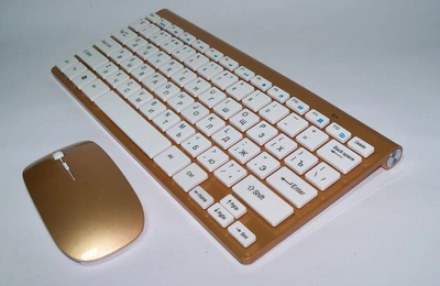 Беспроводная клавиатура с мышкой 902 золотая