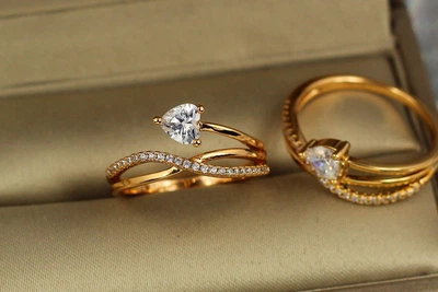 Кільце Xuping Jewelry хвиляста змійка з каменем сердечко р 17 золотисте