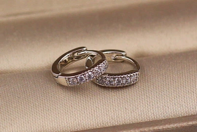 Сережки Xuping Jewelry дитячі доріжки з камінців 10 мм сріблясті