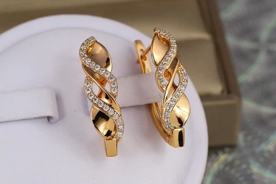 Сережки Xuping Jewelry коса з камінцями 2.9 см золотисті