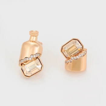 Сережки з кристалами Swarovski Скарб Еміратів 38974 розмір 20х10 мм колір шампань вага 4.3 г позолота 18К