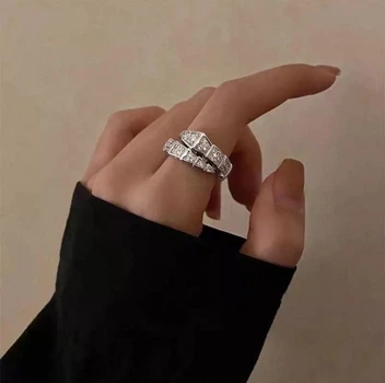 Кольцо серебристое - стиль Bulgari модерн . С цирконами Современный дизайн Италия 17 размер 4115