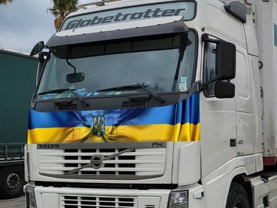 Наклейка на капот грузовика ARB 3D TUNING STUDIO Вольво Флаг Украины 2900х500х0.080мм