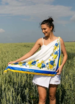 Хустка патріотична (атлас) 90х90 см (С90150-8)