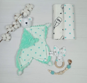 Набор для малыша: 2 пеленки и игрушки с держателем a.l.babybox Звезды мятные