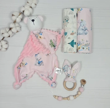 Набор для малыша: 2 пеленки и игрушки с держателем a.l.babybox Зайка с мамой