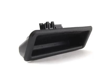 Кнопка открывания багажника BMW 3 (e90/e91)/5 (e60/e61)/X1 (e84)/X5 (e70) 51247118158