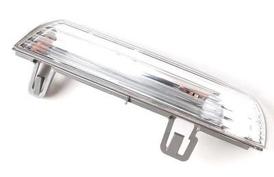 Покажчик повороту AVTM Skoda Superb 2006-2008/Volkswagen Golf V/Plus/Passat/Sharan 2004-2009/Jetta 2006-2010 правий