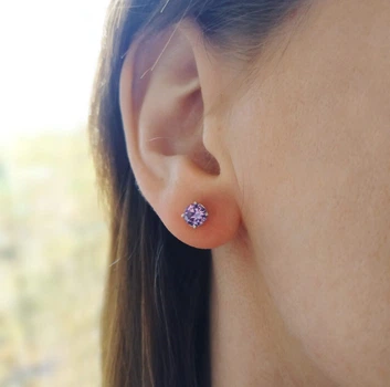 Сережки пусети зі срібла з фіолетовим фіанітом (АРТ. №693) Dadiverin Jewelry