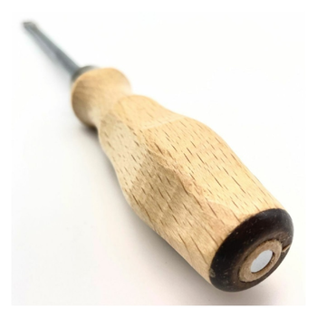 Отвертка с деревянной ручкой