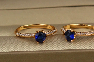 Кольцо Xuping Jewelry аккорд с синем камнем 5 мм р 16 золотистое