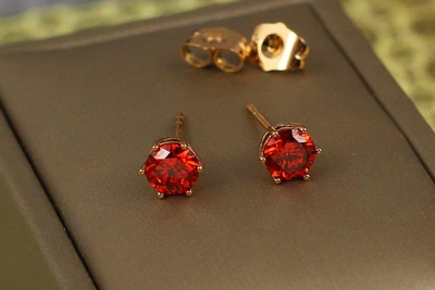 Сережки гвоздики Xuping Jewelry червоний фіаніт на шість кріплень 6 мм золотисті