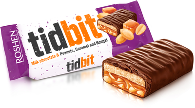 Упаковка шоколадних батончиків Roshen TidBit молочні з нугою, м'якою карамеллю й арахісом 50 г х 24 шт. (4823077630491)