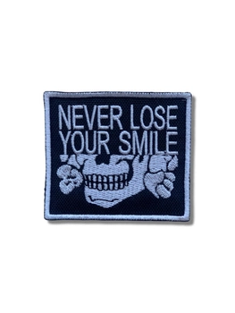 Шеврон на липучке Never lose your smile 7.5см х 6.5см (12381)
