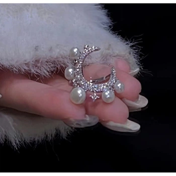 Кольцо со стразами и жемчугом в форме полумесяца "Shining Pearls", серебро