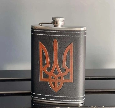 Фляга из нержавеющей стали для мужчин Present обтянута кожей Герб Украины 250 мл