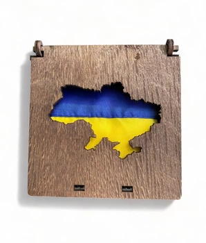 Флаг Украины 140х90см в сувенирной деревянной коробочке-шкатулке з вырезом карты нашей страны