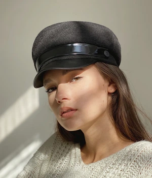 Кепі кашемірова з лаковою смужкою D.Hats чорного кольору