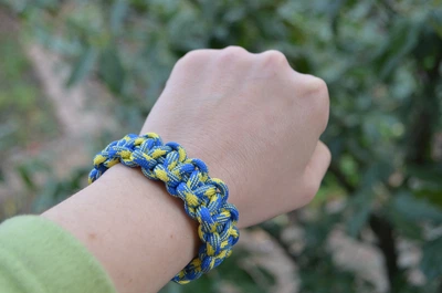 Браслет на руку, ручної роботи Патріот синьо-жовтий з паракорду плетіння Кобра прапор України на фастексі Національна символіка
