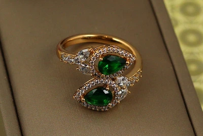 Кольцо Xuping Jewelry Росинки с зеленым камнем р 17 золотистое