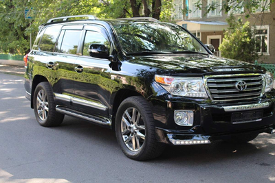 Юбка переднего бампера Urban Sport с диодами Land Cruiser 200 рестайлинг 2012+, цвет черный 202 KINDLE для Toyota Land Cruiser 200 2007-2015 (3764)