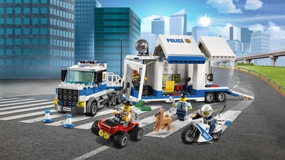 Zestaw klocków Lego City Police Mobilne centrum dowodzenia 374 części (60139)