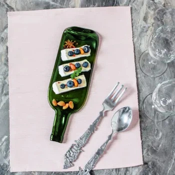 Стеклянная тарелка из сплюснутой винной бутылки для подачи сыра мяса нарезок Mazhura стекло зеленый (mz715582)