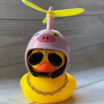 Аксессуар на торпеду в авто Crazy Duck утка в розовом шлеме с рисунком