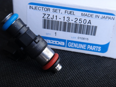 Паливна форсунка Mazda ZZJ113250A